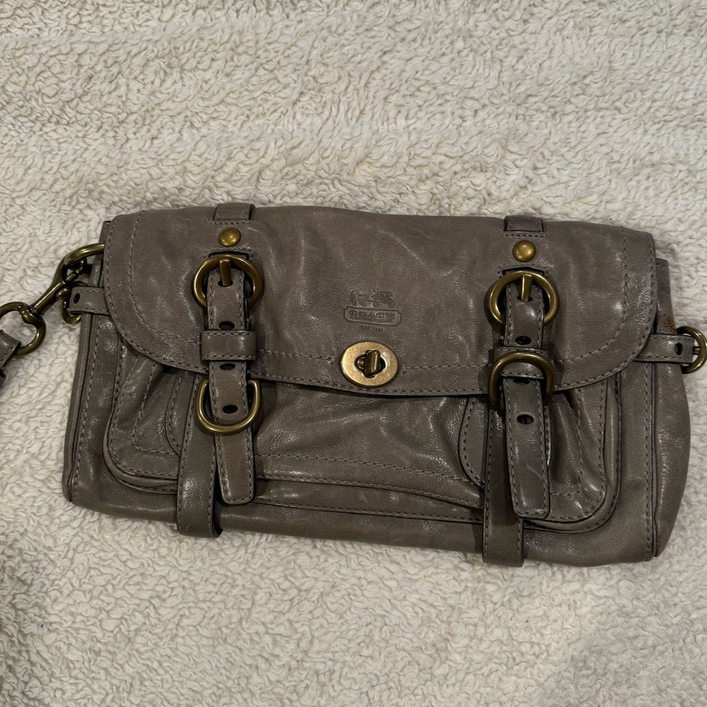 COACH OLIVE/TAUPE LEATHER CLUTCH BAG STYLE# 12707 orig. $298